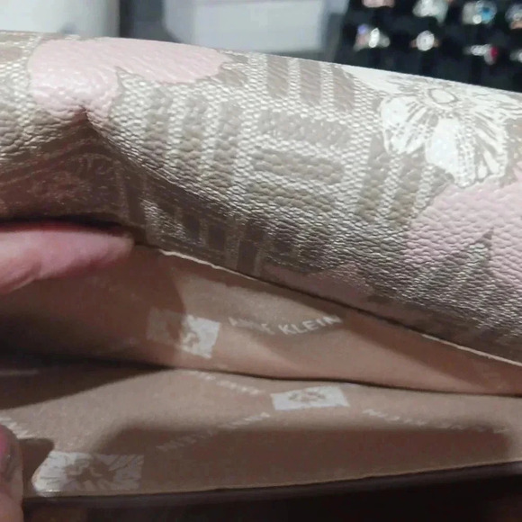 Anne Klein Shoulder Clutch. - Picture 4 of 8